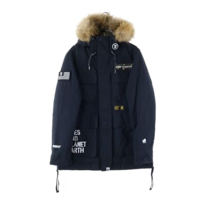 フロントロゴ刺繍 ファーフーデッド ジップアップダウンジャケット ブラック AAPPDNM7233XXB Bランク