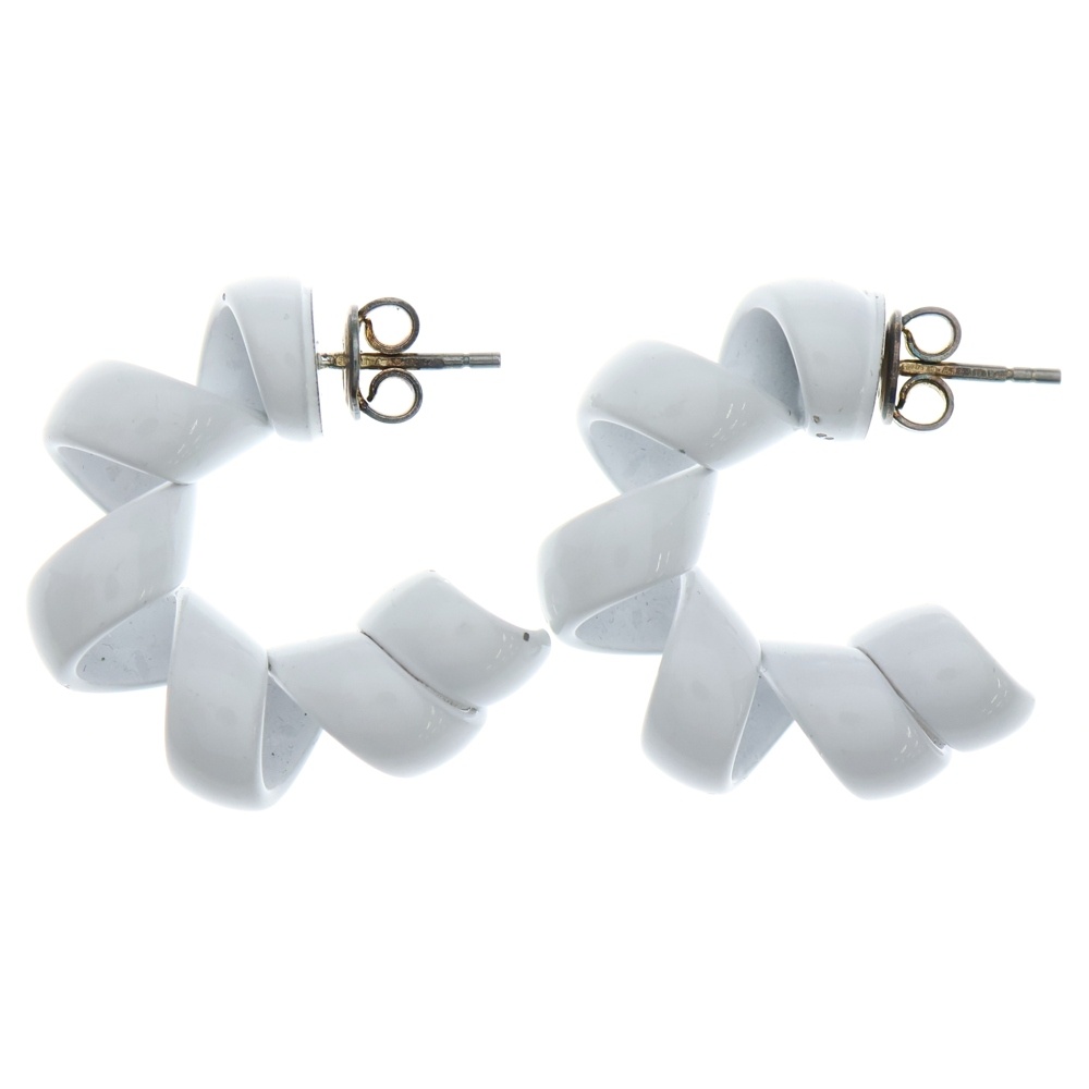 ❣️新品 ボッテガ❣️ ツイスト レザー フープ型 スタッドピアス ❣️新品 ボッテガ❣️ ツイスト レザー フープ型 スタッドピアス