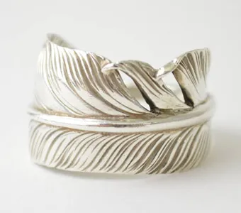 アリゾナフリーダムARIZONAFREEDOM 大イーグル＋フェザー4枚バングル アリゾナフリーダムARIZONAFREEDOM 大イーグル＋フェザー4枚バングル